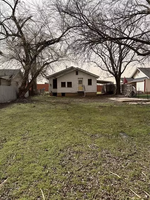 212 S 4th St, Mcloud, OK 74851 photo 5
