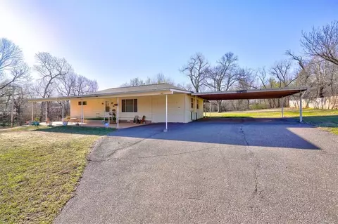 1515 E Harrison Ave, Guthrie, OK 73044 photo 2