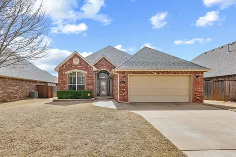 6104 NW 153rd St, Edmond, OK 73013