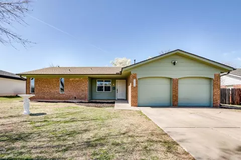 10009 Waverly Ave, The Village, OK 73120
