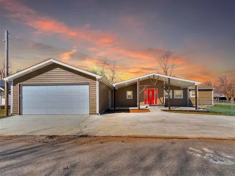 211 NW 6th St, Minco, OK 73059