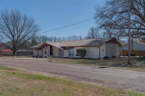 1101 E Chickasaw St, Wynnewood, OK 73098