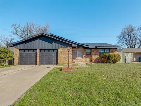 637 E 26th St, Edmond, OK 73013
