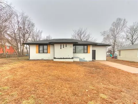 325 S 4th St, Mcloud, OK 74851 photo 4