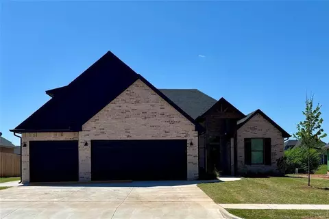 10817 Blue Creek Dr, Yukon, OK 73099