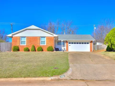 113 Country Club Ter, Midwest City, OK 73110