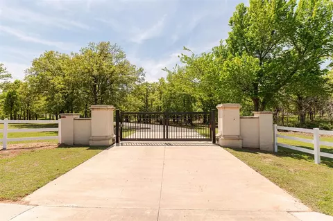 10156 Waterglen Rd, Guthrie, OK 73044