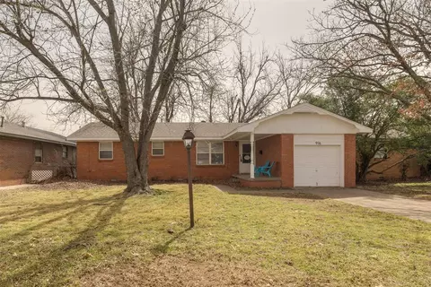 916 W Hughbert St, Norman, OK 73069