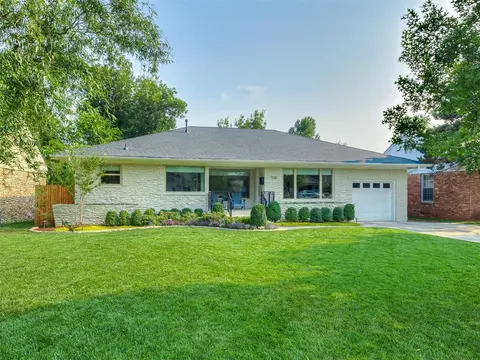 1108 Belford Ave, Nichols Hills, OK 73116
