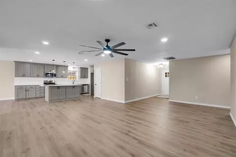 703 Comanche Trl, Altus, OK 73521 photo 4