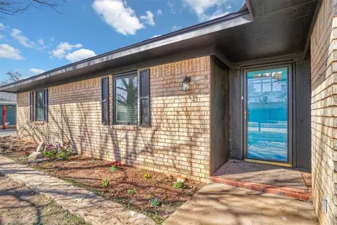 703 Comanche Trl, Altus, OK 73521