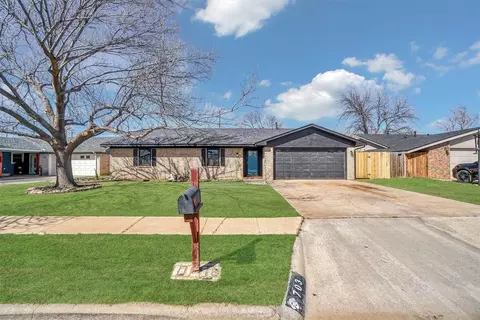 703 Comanche Trl, Altus, OK 73521 photo 2