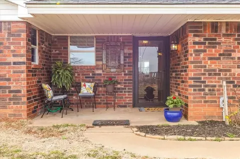 1734 E Orme Ln, Anadarko, OK 73005 photo 2