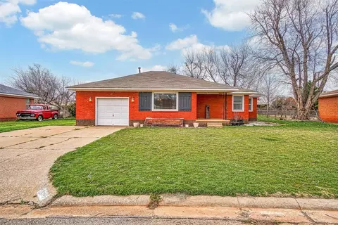 1724 N Lee St, Altus, OK 73521