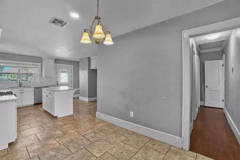 721 E Cypress St, Altus, OK 73521 photo 7