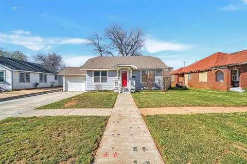 721 E Cypress St, Altus, OK 73521 photo 2