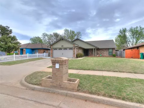 816 Turtle Creek Rd, Moore, OK 73170
