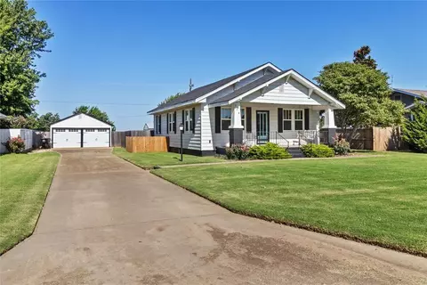 214 S Marion Ave, Hinton, OK 73047