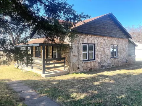 319 NE 3rd St, Luther, OK 73054