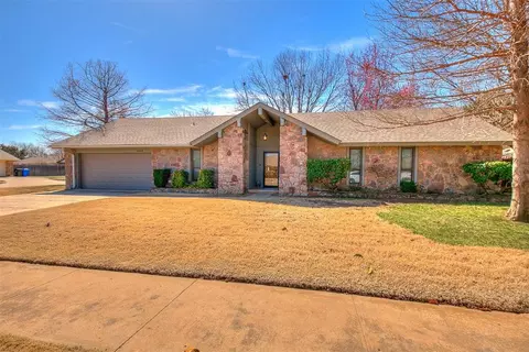 4004 Green Hills Dr, Norman, OK 73072