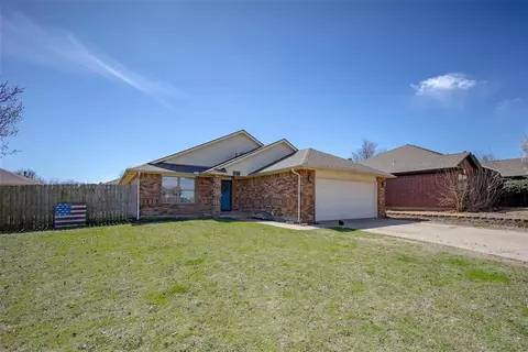 236 SE 24th St, Moore, OK 73160