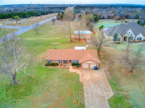 2300 Big Cedar Ave, Edmond, OK 73012
