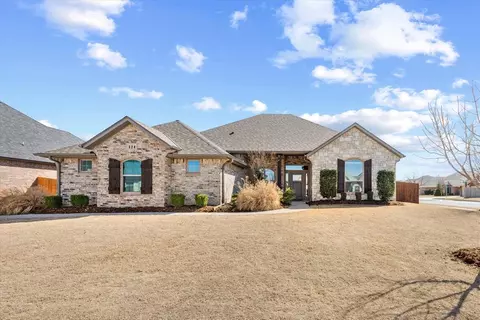 324 Greens Pkwy, Norman, OK 73069