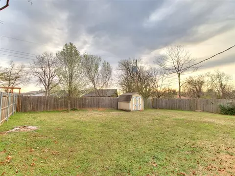 2213 Rogers Cir, Norman, OK 73071 photo 3
