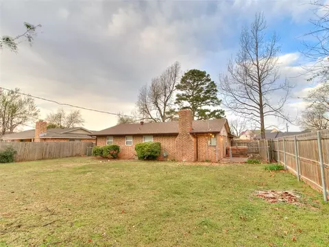 2213 Rogers Cir, Norman, OK 73071 photo 4