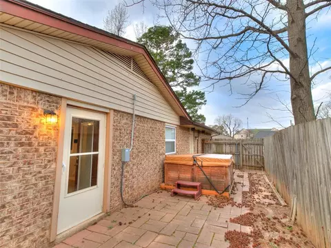 2213 Rogers Cir, Norman, OK 73071 photo 5