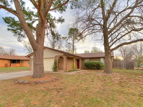 2213 Rogers Cir, Norman, OK 73071