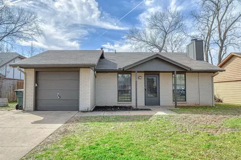 724 Peregrine Dr, Norman, OK 73072