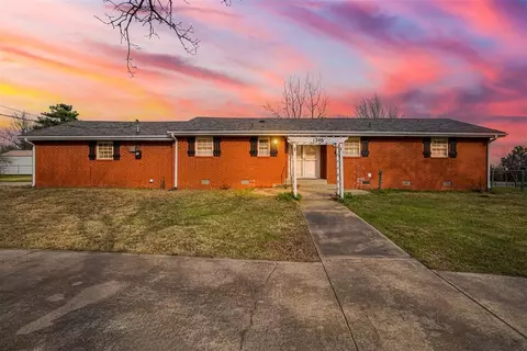 1346 S Choctaw Rd, Choctaw, OK 73020