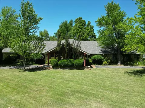 2001 Woodhill Rd, Edmond, OK 73025