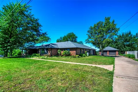 524 N 9th Ave, Stroud, OK 74079