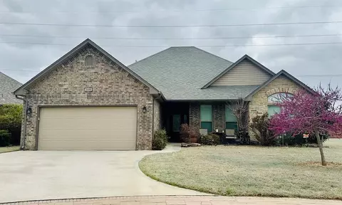 1250 Troon Cir, Shawnee, OK 74801