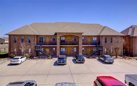 1812 E Alameda St #324, Norman, OK 73071