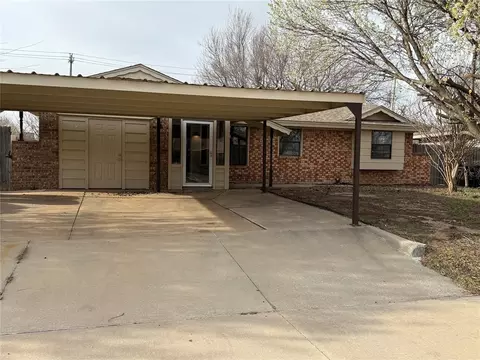 943 NW 5th St, Moore, OK 73160