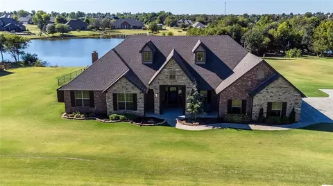 7202 N Shore Dr, Tuttle, OK 73089 photo 3