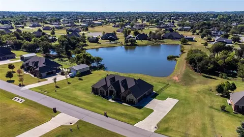 7202 N Shore Dr, Tuttle, OK 73089