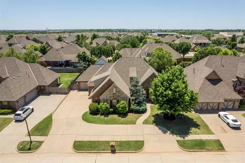 1216 Camelot Dr, Yukon, OK 73099