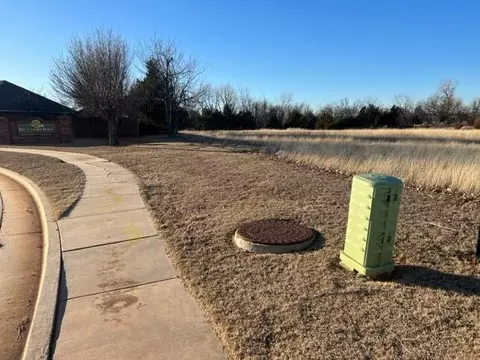 821 N Clear Springs Way, Mustang, OK 73064