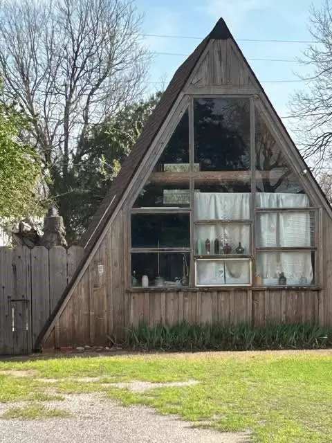 506 E Oklahoma St, Walters, OK 73572 photo 2