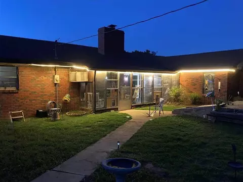 506 E Oklahoma St, Walters, OK 73572 photo 3