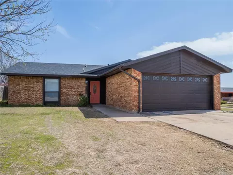 622 SW 63rd St, Lawton, OK 73505