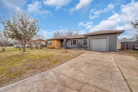 2008 Willard Dr, Altus, OK 73521