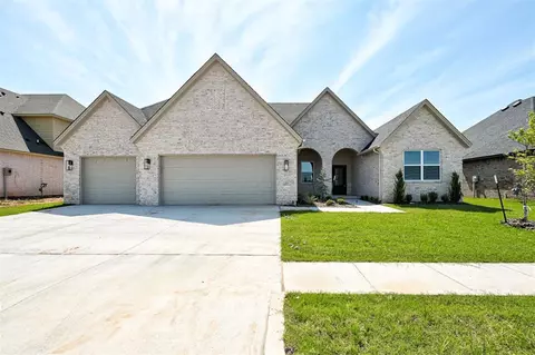 14521 Astor Ln, Yukon, OK 73099