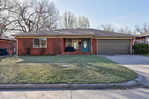 828 E Towry Dr, Midwest City, OK 73110