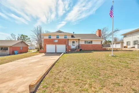 120 Chevy Chase Dr, Midwest City, OK 73110