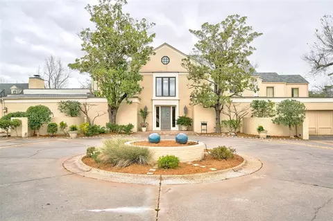 6805 Avondale Dr, Nichols Hills, OK 73116
